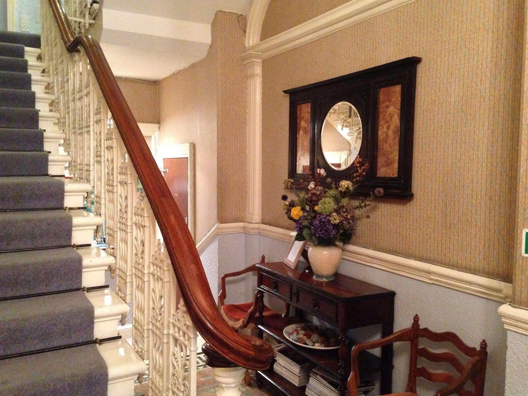 Merlyn Court Hotel Londen Buitenkant foto